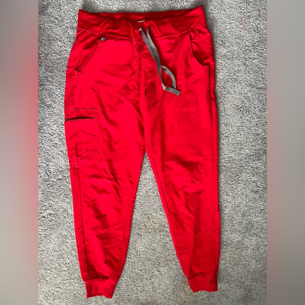 Figs pop red Zamora scrub jogger pants